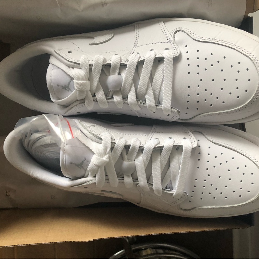 NWT NIB Air Jordan All-White Leather Women’s Spikeless Golf ⛳️ Shoes.
